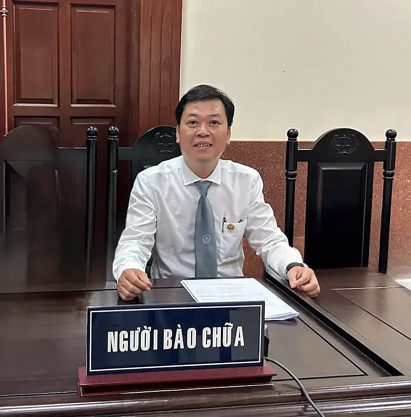 Luật sư Nguyễn Trọng Nam tại ghế người bào chữa trong phiên tòa