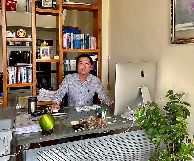 Luật sư Nguyễn Trọng Nam làm việc tại văn phòng Luật Sư Nam, 22C Vũ Ngọc Phan