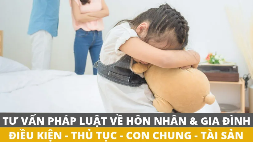 Em bé ôm gấu bông khi cha mẹ tranh chấp – tư vấn cấp dưỡng nuôi con